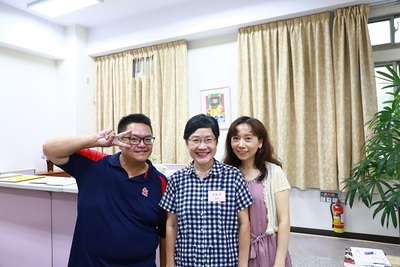 91級系友與師長合影